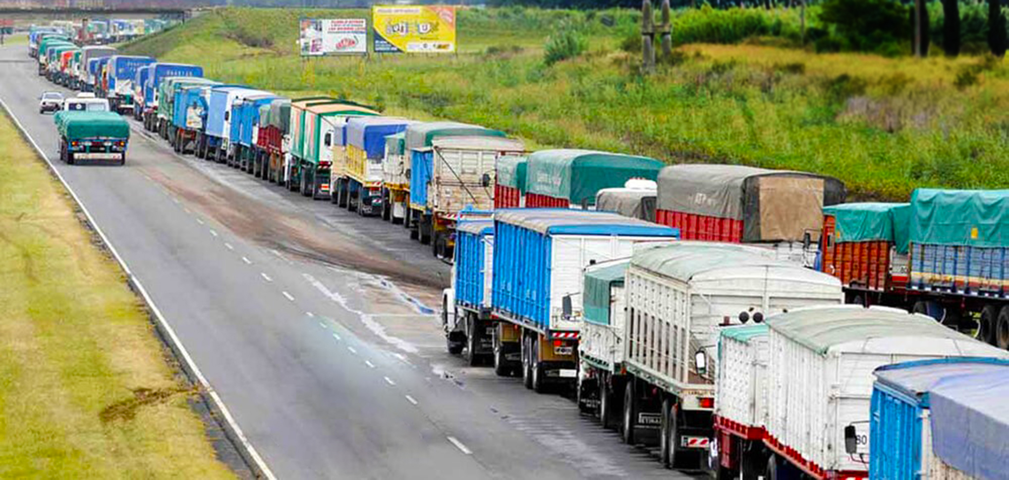 Line of trucks in T6 Argentina